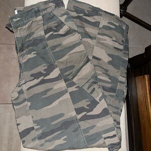 Women’s  Camouflage Cargo Pants